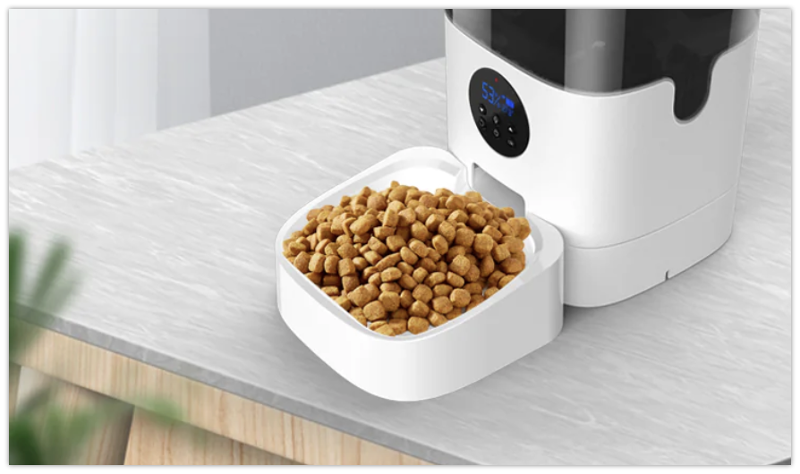 Automatické dávkovače krmiva: Jak zajistit správnou výživu vašeho mazlíčka i v době vaší nepřítomnosti